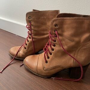 Heeled brown boots with red laces